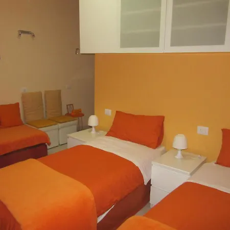 Le Gemme Di - Alloggi In Centro Storico - Via Della Cupa / Via Della Luna 4*