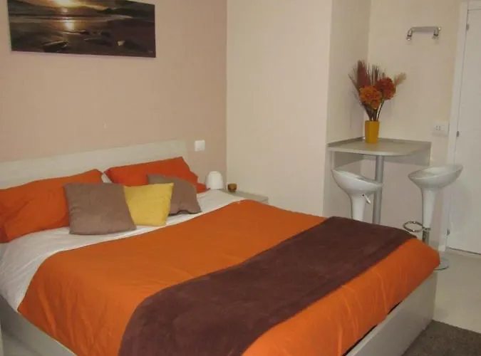 Le Gemme Di - Alloggi In Centro Storico - Via Della Cupa / Via Della Luna 4*