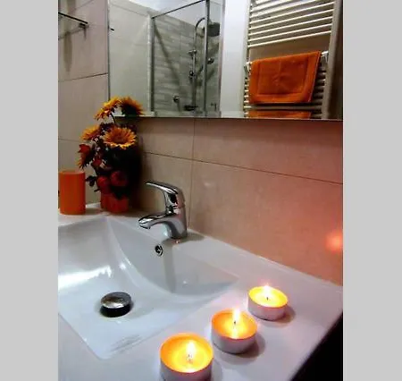 Le Gemme Di - Alloggi In Centro Storico - Via Della Cupa / Via Della Luna 4*