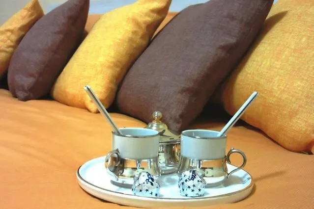 Casa de hóspedes Le Gemme Di - Alloggi In Centro Storico - Via Della Cupa / Via Della Luna 4*