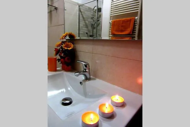 Le Gemme Di - Alloggi In Centro Storico - Via Della Cupa / Via Della Luna 4*