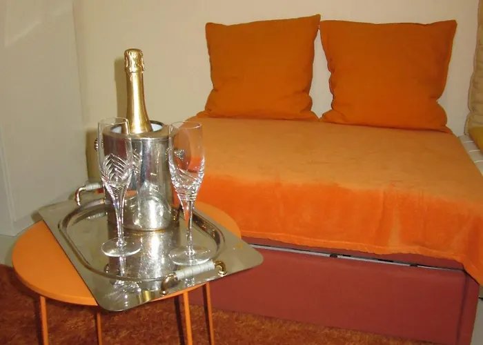 Le Gemme Di - Alloggi In Centro Storico - Via Della Cupa / Via Della Luna 4*